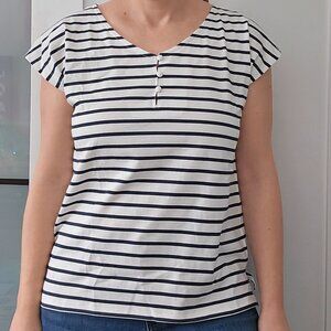 Hug & Clau T shirt - Size M